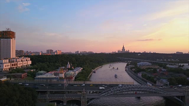 俄罗斯日落莫斯科城市河滨大学航拍全景4k视频素材