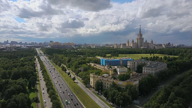 俄罗斯晴天莫斯科城市交通道路大学航拍全景4k视频素材