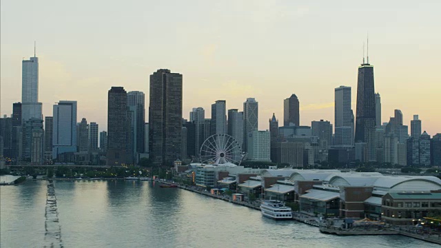 航空日落视图密歇根湖海军码头芝加哥视频素材