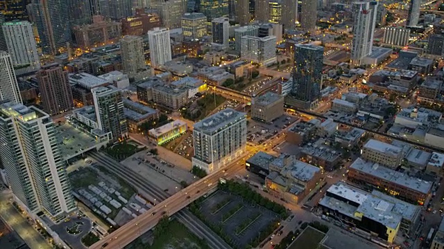 空中照明日落视图西尔斯大厦芝加哥市视频素材