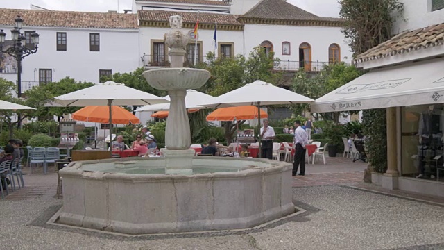 Plaza de los Naranjos, Old Town, Marbella, Andalucia，西班牙，欧洲视频素材