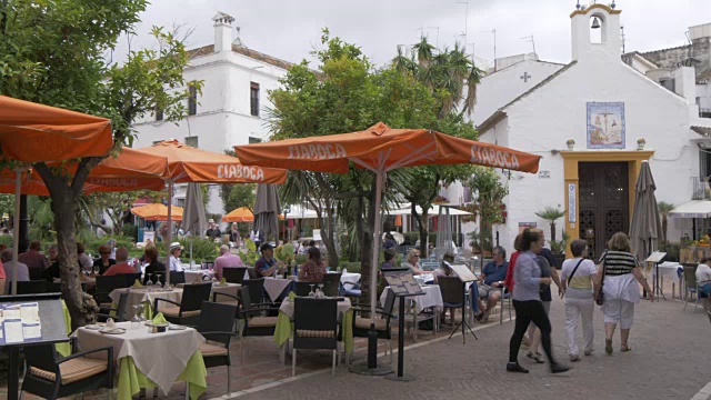 Plaza de los Naranjos, Old Town, Marbella, Andalucia，西班牙，欧洲视频素材