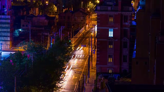 夜间照明上海交通街道屋顶全景4k时间间隔中国视频素材