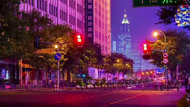 夜间照明上海城市交通道路街景4k时间间隔中国视频素材