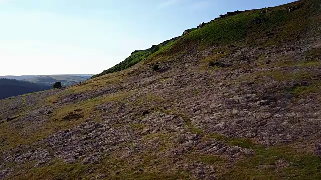 希望谷的乡村景观朝向瓢虫水库，峰区国家公园，德比郡，英格兰，英国，欧洲视频素材