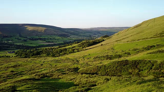 日落时的乡村景色，峰区国家公园，德比郡，英国，欧洲视频素材