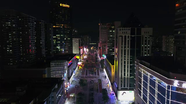 中国夜景照亮了深圳著名的步行街4k航拍全景视频素材