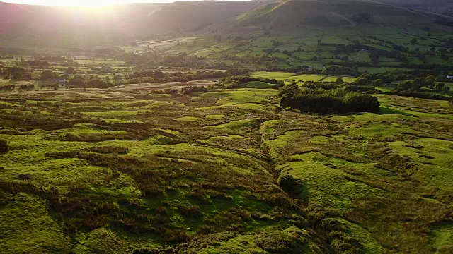 日落时的乡村景色，峰区国家公园，德比郡，英国，欧洲视频素材