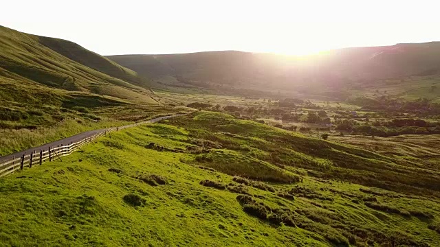 日落时的乡村景色，峰区国家公园，德比郡，英国，欧洲视频素材