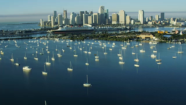 比斯坎湾市中心的空中日出视频素材