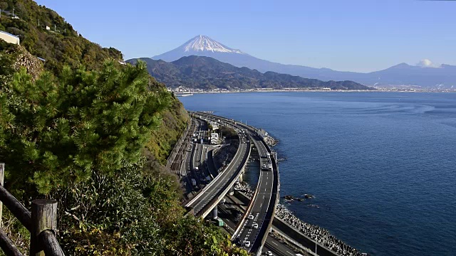 富士山上骏河湾和富美高速公路视频素材