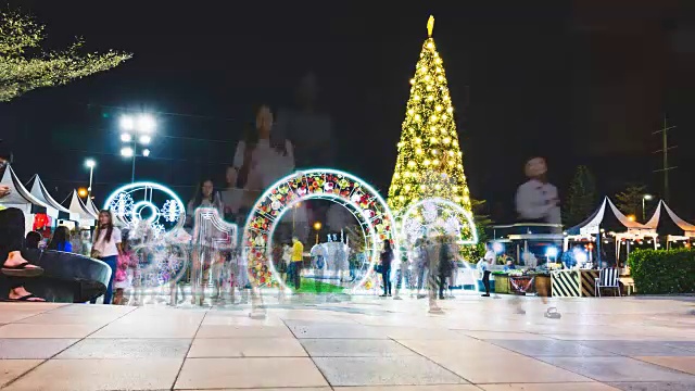 延时:圣诞树的夜晚视频素材