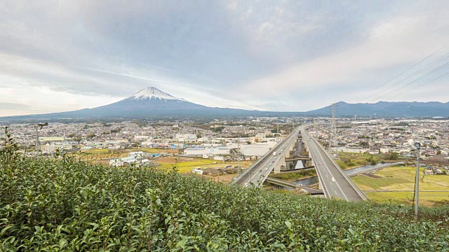 富士山，茶树和高速公路时光流逝视频素材