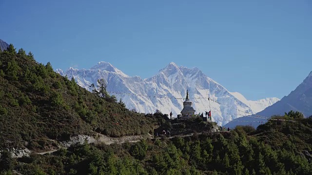 通往珠穆朗玛峰大本营的徒步旅行路线视频素材