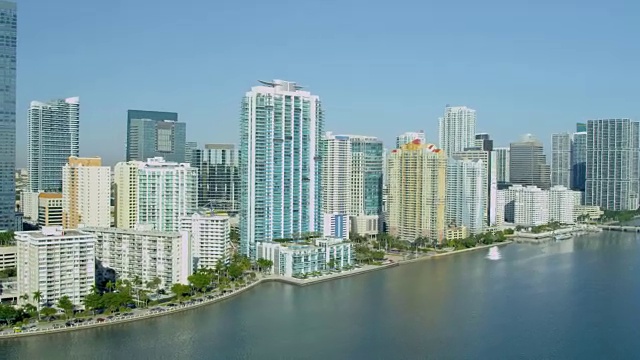 鸟瞰图Brickell Key市中心金融摩天大楼迈阿密视频素材