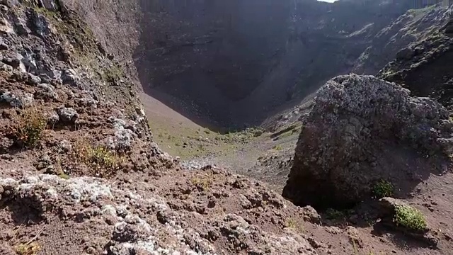 意大利那不勒斯休眠火山维苏威火山口全景图视频素材