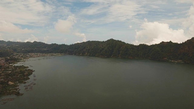 火山口的湖泊。巴厘岛,巴都尔视频素材