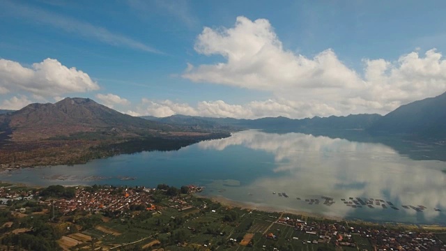 巴图尔湖和火山。印尼巴厘岛视频素材