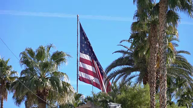 美国国旗在4K的风中飘扬视频素材