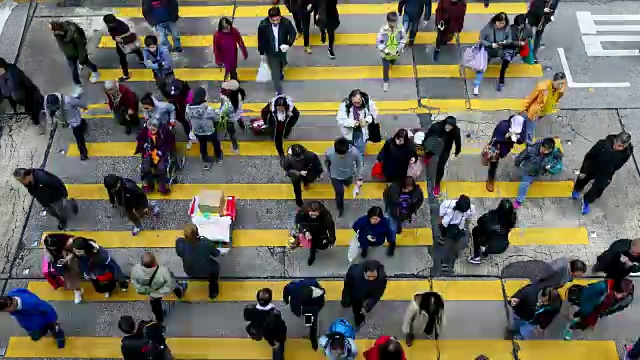 香港繁忙的行人及车辆过街-时间流逝视频素材