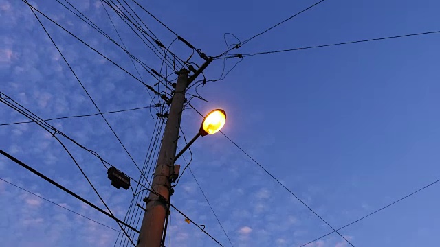 从黄昏到夜空中夜晚的时间推移观视频素材