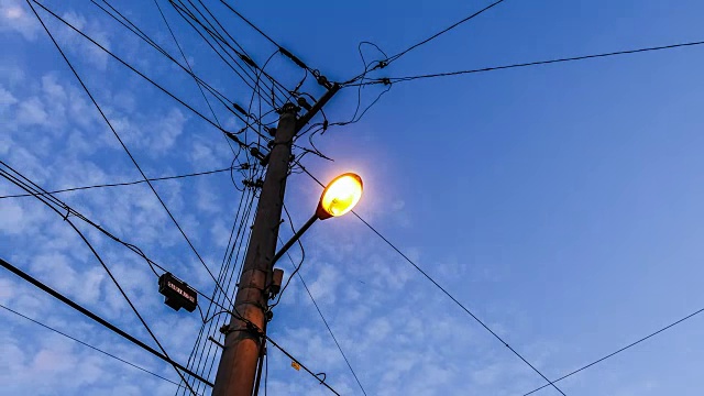 从黄昏到夜空中夜晚的时间推移观视频素材