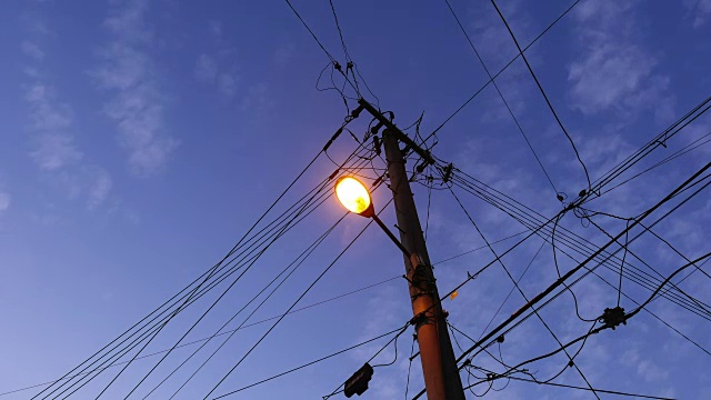 从黄昏到夜空中夜晚的时间推移观视频素材