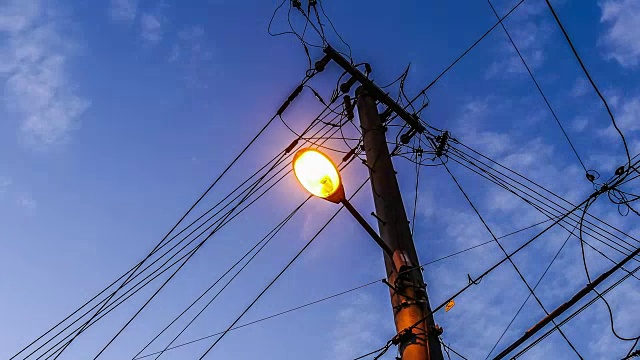 从黄昏到夜空中夜晚的时间推移观视频素材