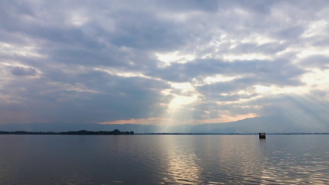 泰国法尧县法尧湖(关法尧湖)，风景秀丽视频素材