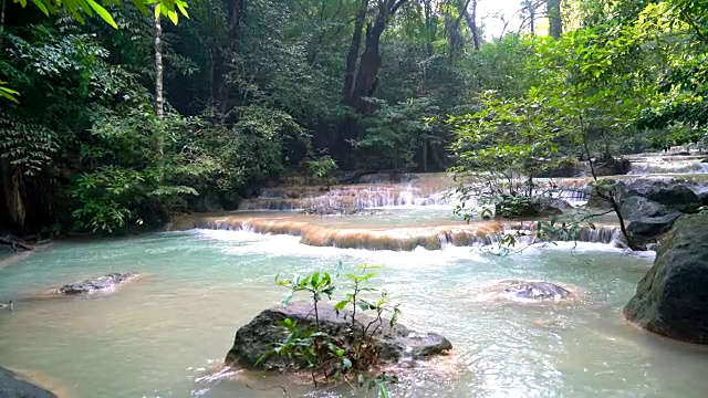 泰国北碧府美丽的四面瀑布视频素材