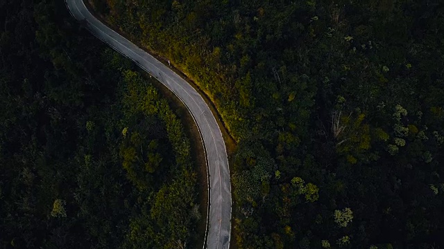 无人机:空中公路之旅视频素材