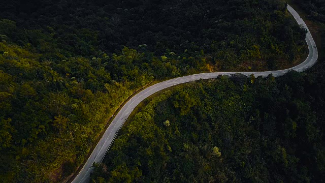 无人机:空中公路之旅视频素材