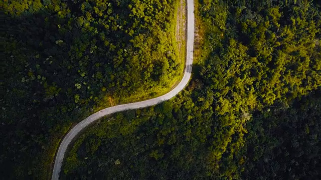 无人机:空中公路之旅视频素材