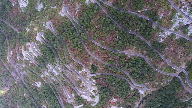 鸟瞰图的老蛇形路在黑山国家公园，洛夫森视频素材