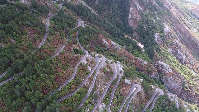 鸟瞰图的老蛇形路在黑山国家公园，洛夫森视频素材