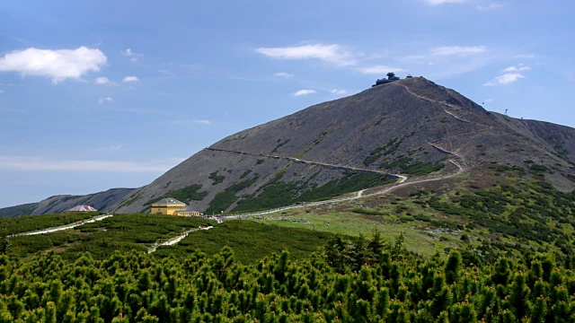 巨人山脉中的斯涅兹卡山视频素材