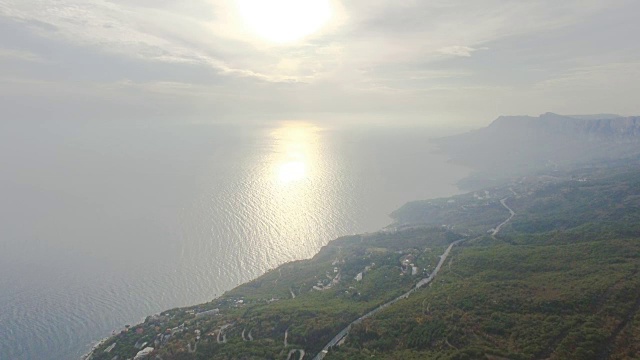 航拍:平静海面上的阴霾视频素材