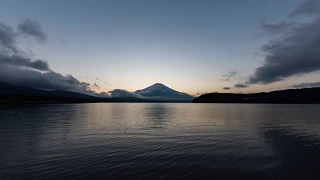 夕阳下的富士山(宽)视频素材