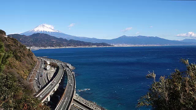 富士山上骏河湾和富美高速公路视频素材