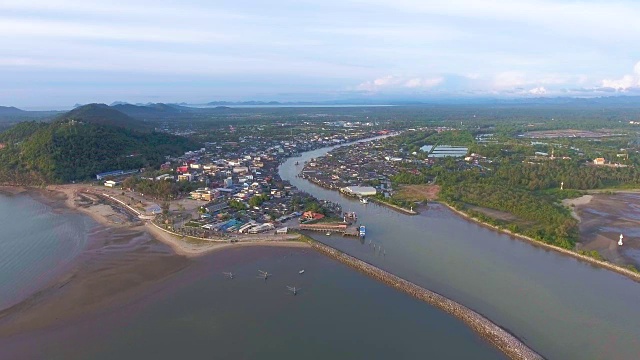 美丽的海港和渔村，航拍视频视频素材