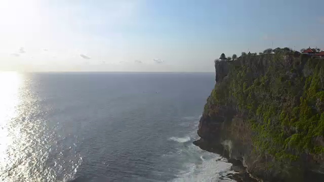 印度尼西亚巴厘岛著名的乌鲁瓦图寺庙。间隔拍摄视频素材