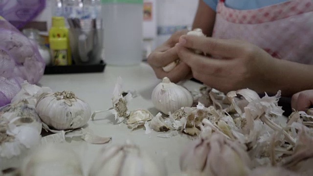 大蒜是蔬菜的生鲜原料视频素材