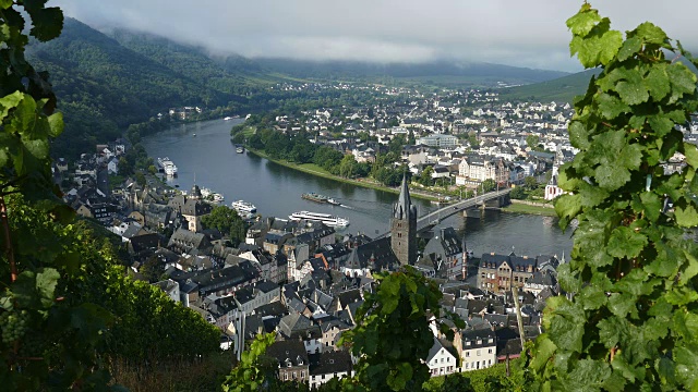 葡萄酒村，Bernkastel-Kues，摩泽尔谷，莱茵兰-普法尔茨，德国，欧洲视频素材