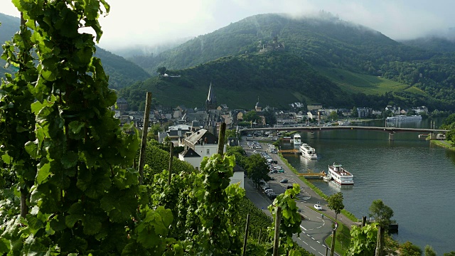 葡萄酒村，Bernkastel-Kues，摩泽尔谷，莱茵兰-普法尔茨，德国，欧洲视频素材