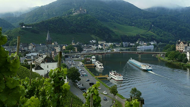 葡萄酒村，Bernkastel-Kues，摩泽尔谷，莱茵兰-普法尔茨，德国，欧洲视频素材