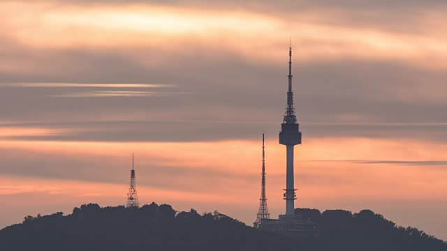 南山汉城塔日落景观(汉城著名旅游景点和地标)视频素材