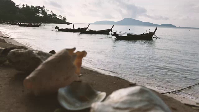 泰国普吉岛海上的传统渔船视频素材