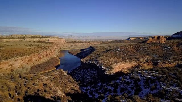 科罗拉多河沿岸的红岩峡谷视频素材