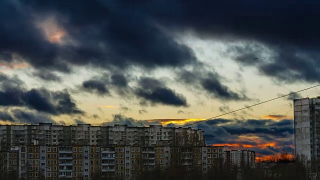 晚霞天空上的云在奔跑视频下载