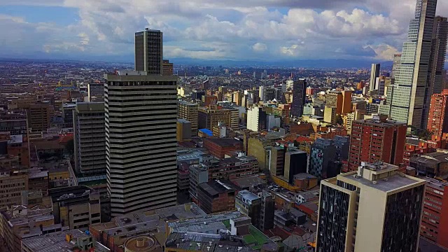 空中/无人机的市中心Bogotá，哥伦比亚视频素材